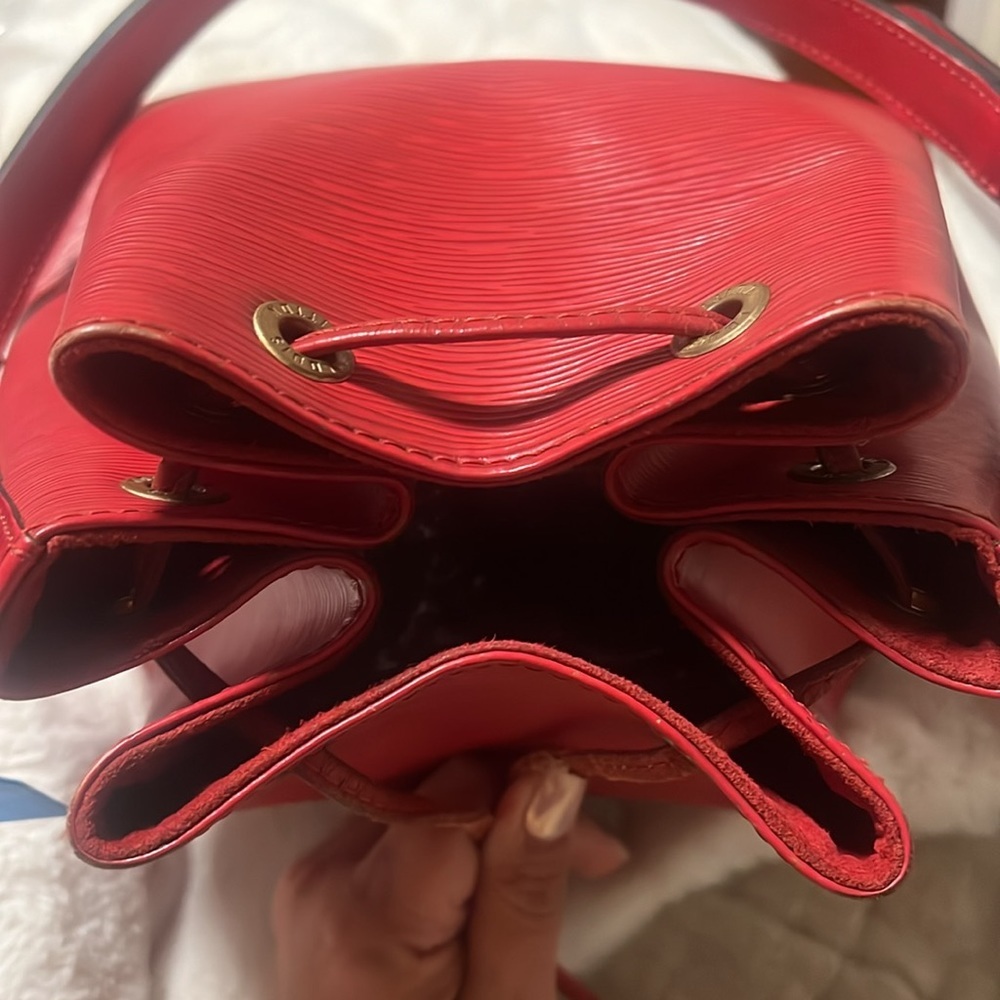 “LOUIS VUITTON” EPI LEATHER BUCKET BAG NOE - Picture 8 of 16